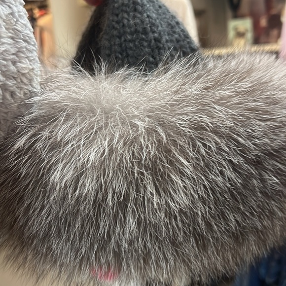 Fox Russian Winter hat and cashmere cape wrap. Beautiful set! Show stopper! - Picture 4 of 8